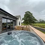 Langrigg Hot Tub Hire Available Hébergement de vacances *